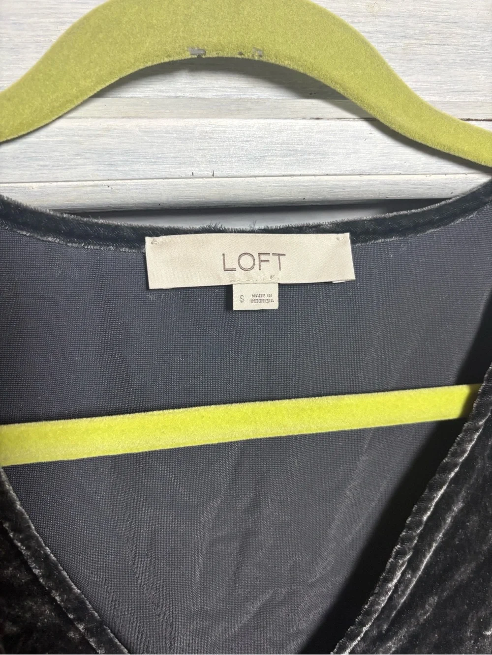 LOFT Grey Crushed‎ Velvet Puff Sleeve Blouse Preppy Office Classic Polished